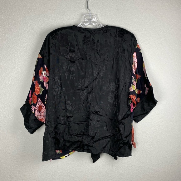 Champagne Collection by All That Glitters Kimono - Picture 4 of 7